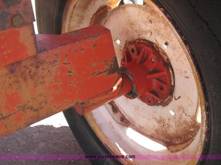 image for item E3019 Unverferth McCurdy 275 gravity wagon