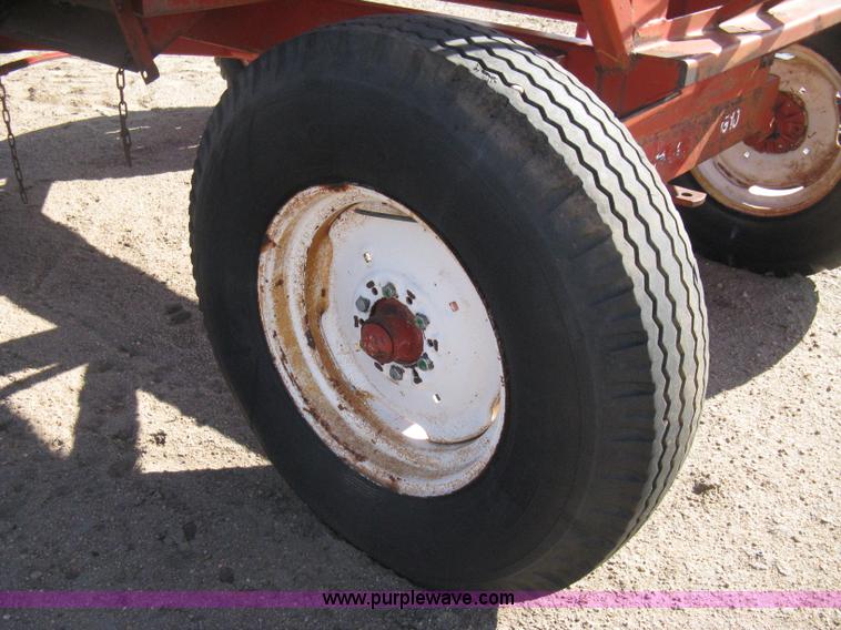 image for item E3019 Unverferth McCurdy 275 gravity wagon