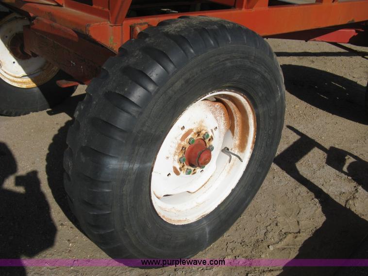 image for item E3019 Unverferth McCurdy 275 gravity wagon