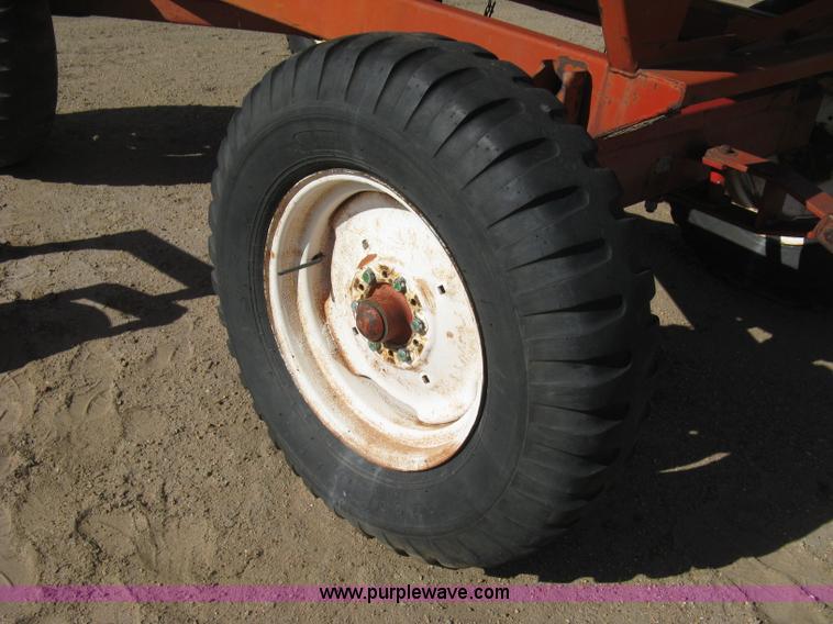 image for item E3019 Unverferth McCurdy 275 gravity wagon