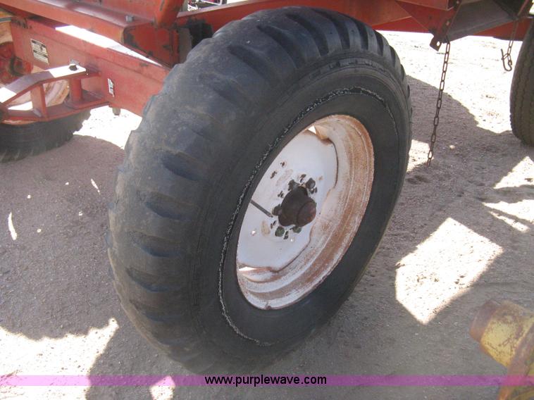 image for item E3019 Unverferth McCurdy 275 gravity wagon