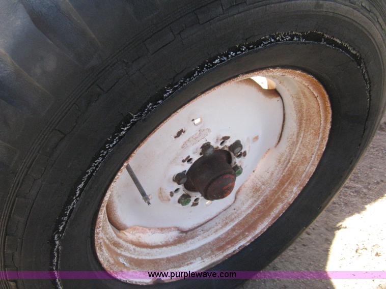 image for item E3019 Unverferth McCurdy 275 gravity wagon