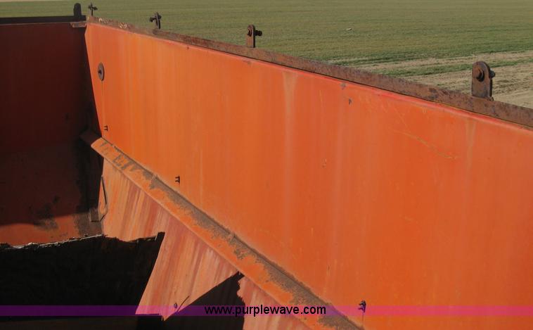 image for item E3019 Unverferth McCurdy 275 gravity wagon