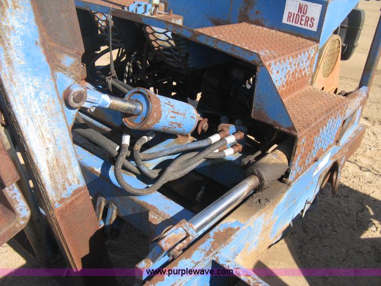 image for item E3020 Princeton PB40 piggyback forklift