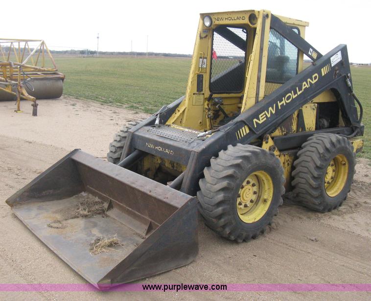 image for item E3024 New Holland L785 skid steer