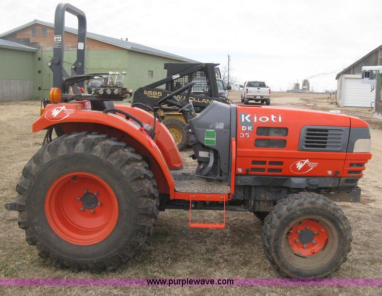 image for item E3027 Kioti DK35 MFWD tractor