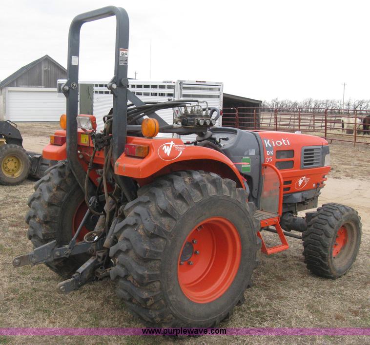 image for item E3027 Kioti DK35 MFWD tractor