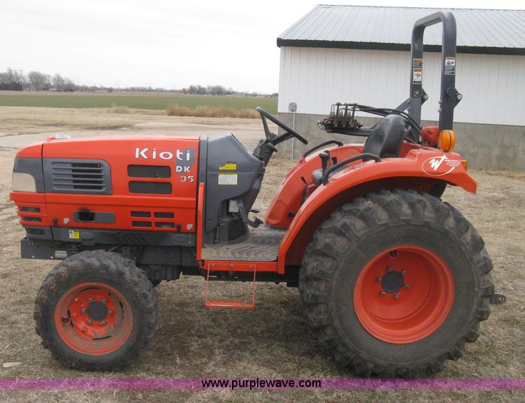 image for item E3027 Kioti DK35 MFWD tractor