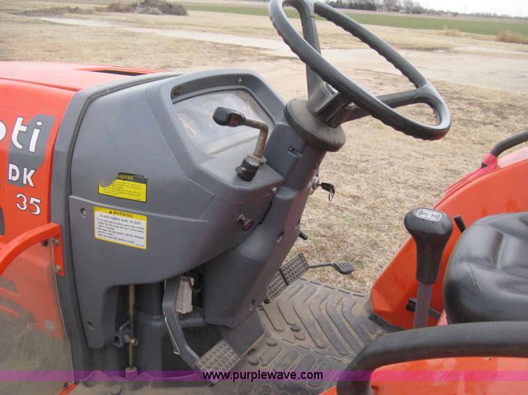 image for item E3027 Kioti DK35 MFWD tractor