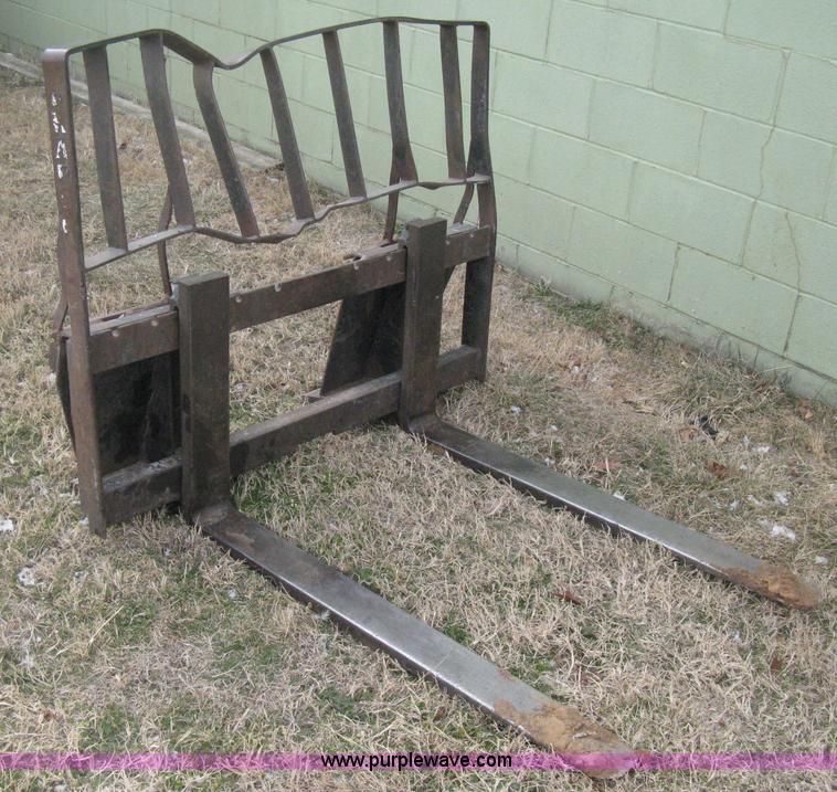 image for item E3028 Bradco pallet fork skid steer attachment