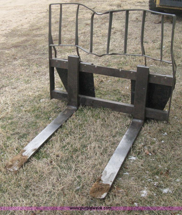 image for item E3028 Bradco pallet fork skid steer attachment