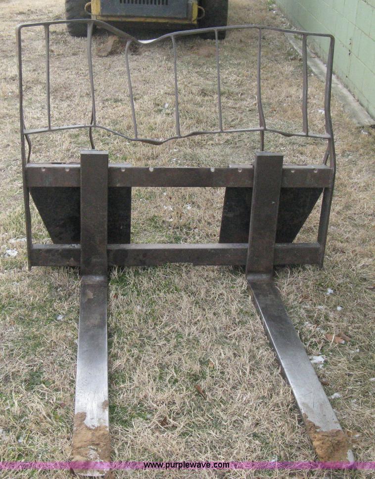 image for item E3028 Bradco pallet fork skid steer attachment
