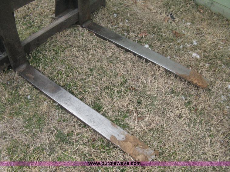 image for item E3028 Bradco pallet fork skid steer attachment