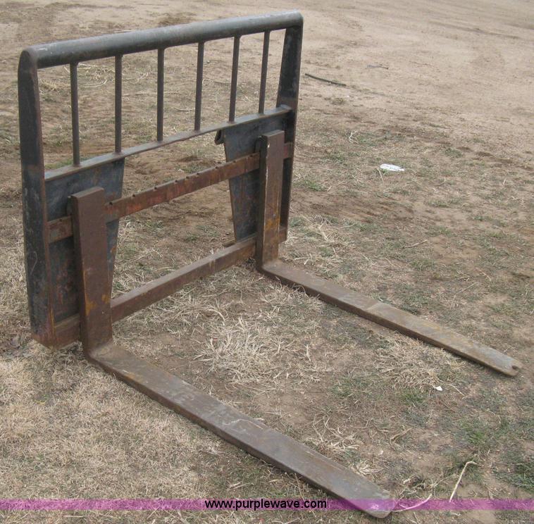 image for item E3030 Pallet fork skid steer attachment