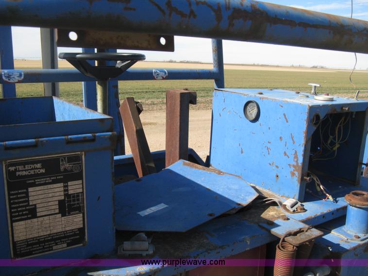 image for item E3031 1988 Teledyne/Princeton D3200S piggyback forklift