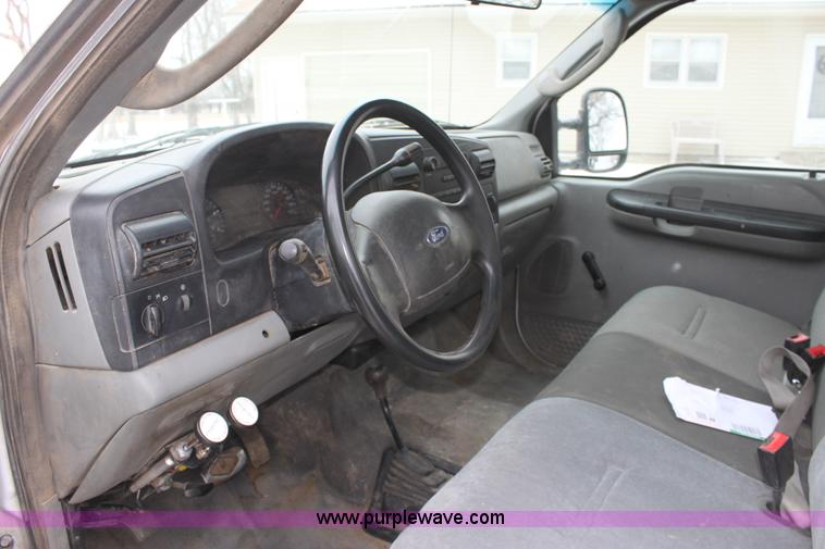 image for item E8383 2006 Ford F450 pickup truck