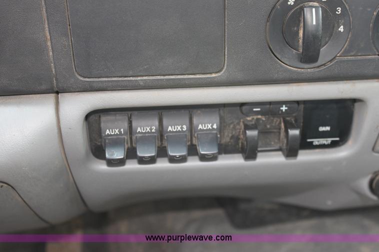 image for item E8383 2006 Ford F450 pickup truck