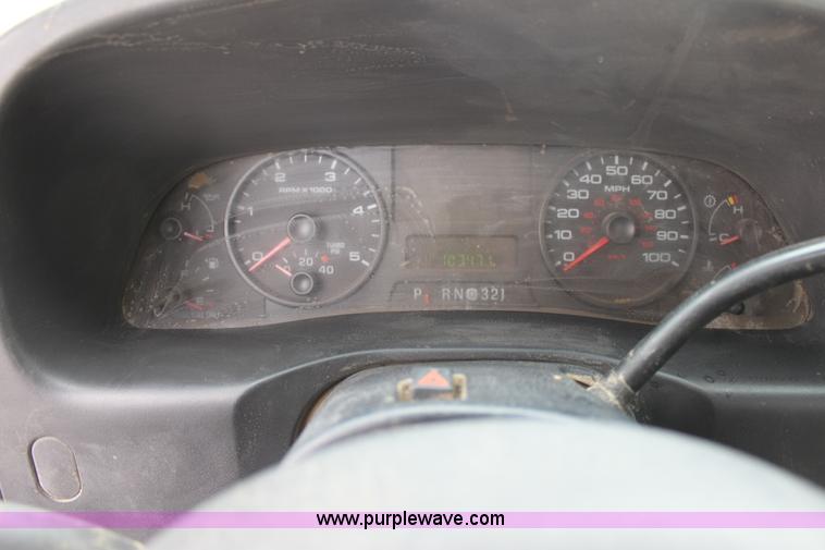 image for item E8383 2006 Ford F450 pickup truck