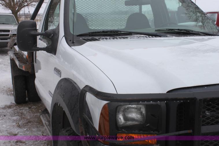 image for item E8383 2006 Ford F450 pickup truck