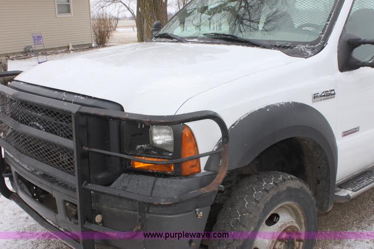 image for item E8383 2006 Ford F450 pickup truck