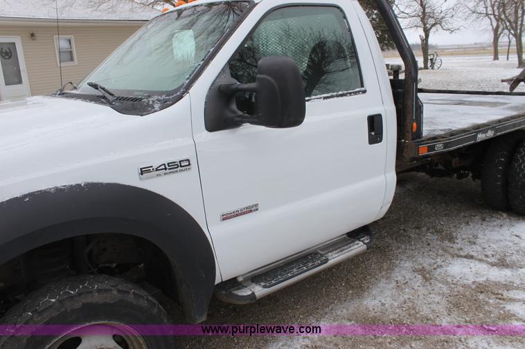 image for item E8383 2006 Ford F450 pickup truck