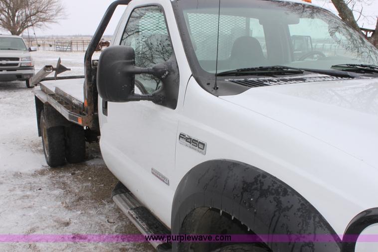 image for item E8383 2006 Ford F450 pickup truck