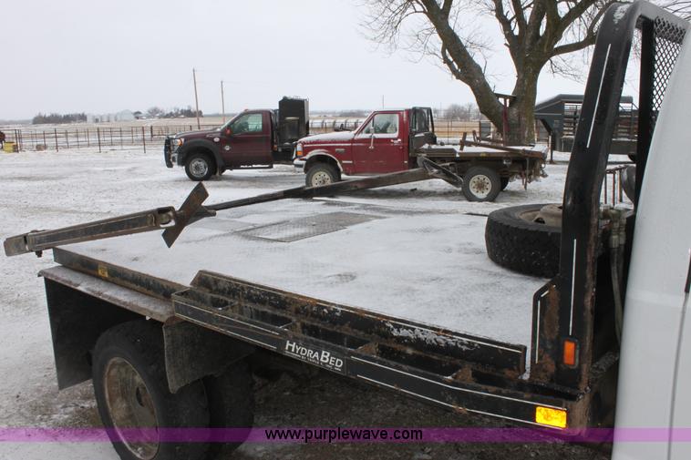 image for item E8383 2006 Ford F450 pickup truck