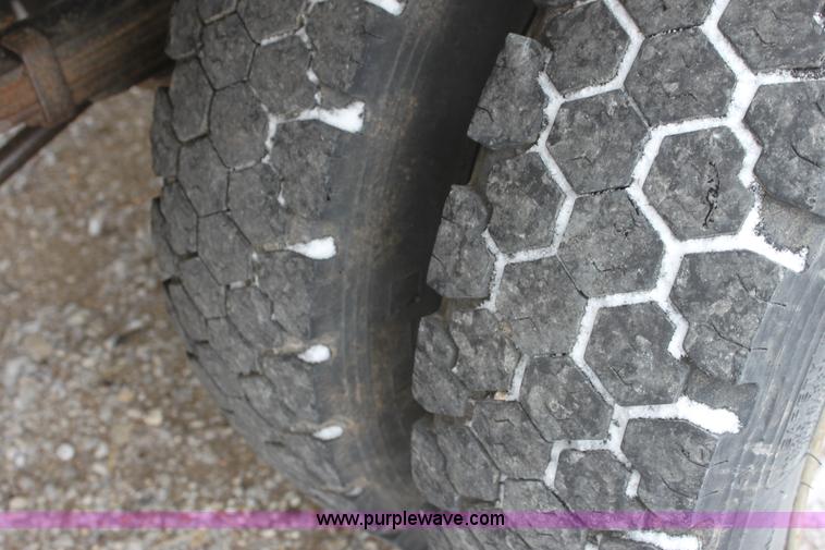 image for item E8383 2006 Ford F450 pickup truck