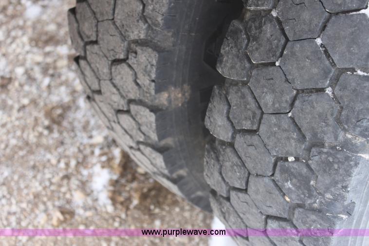 image for item E8383 2006 Ford F450 pickup truck