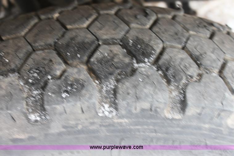 image for item E8383 2006 Ford F450 pickup truck