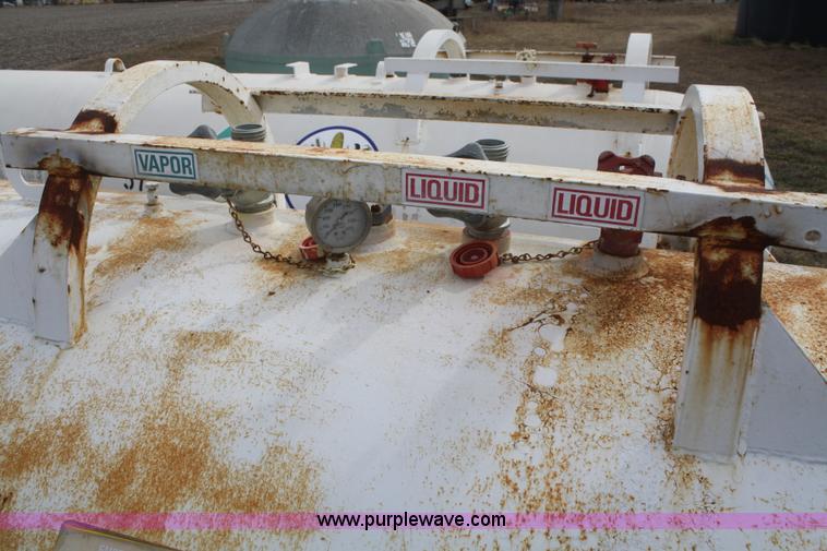 image for item F2794 1,000 gallon anhydrous ammonia tank