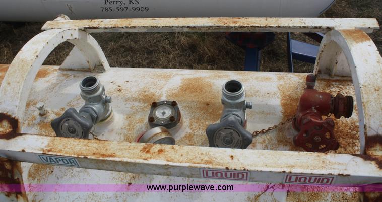 image for item F2794 1,000 gallon anhydrous ammonia tank