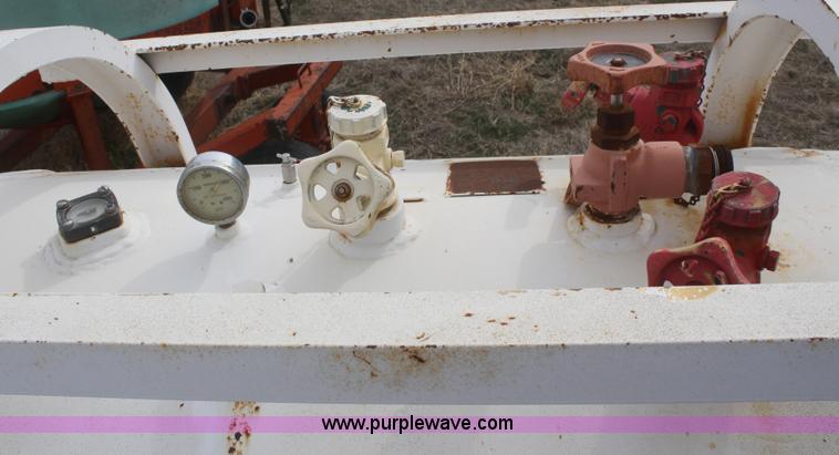 image for item F2795 1,000 gallon anhydrous ammonia tank