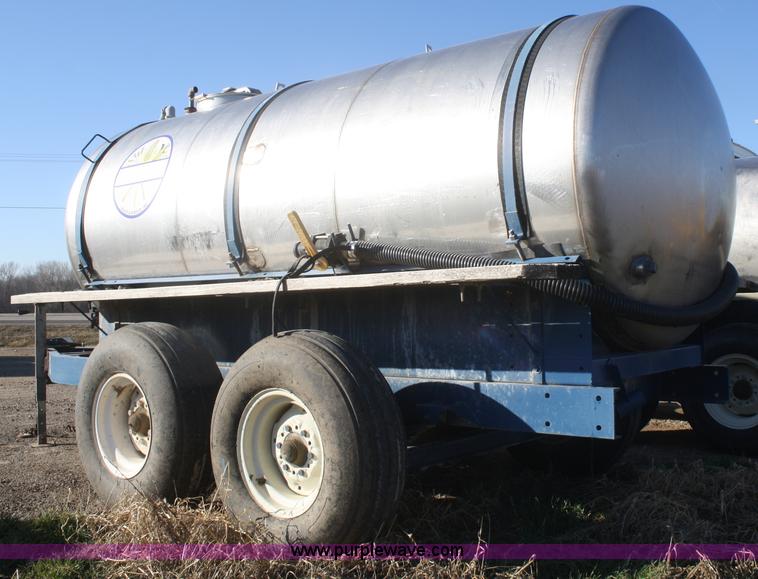 image for item F2994 Certified Equipment Mfg. 1,000 gallon nurse tank