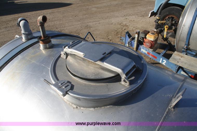 image for item F2994 Certified Equipment Mfg. 1,000 gallon nurse tank
