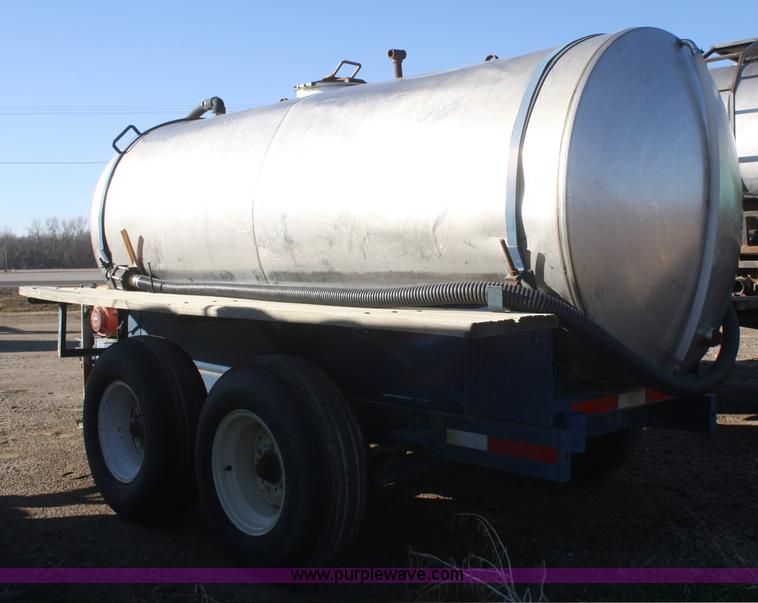 image for item F2995 Certified Equipment Mfg. 1,000 gallon nurse tank