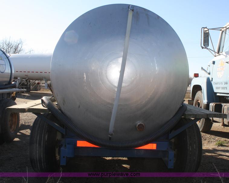 image for item F2995 Certified Equipment Mfg. 1,000 gallon nurse tank