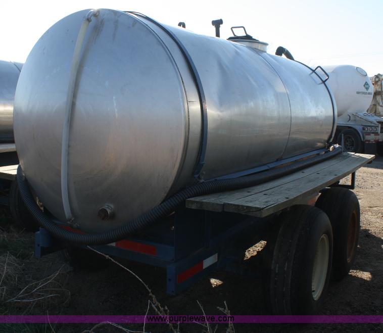 image for item F2995 Certified Equipment Mfg. 1,000 gallon nurse tank