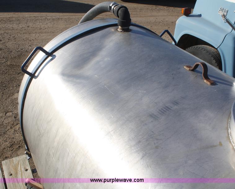 image for item F2995 Certified Equipment Mfg. 1,000 gallon nurse tank