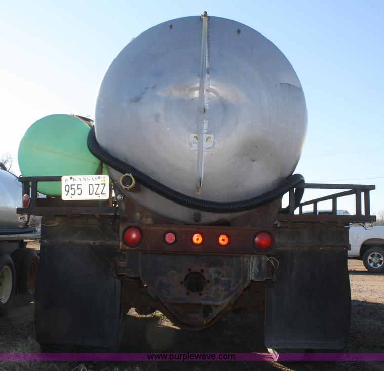 image for item F2996 1982 Ford F700 nurse truck