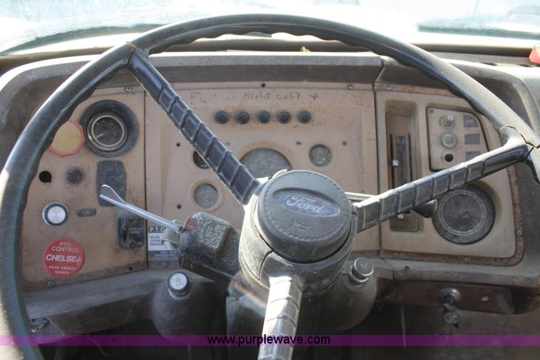 image for item F2996 1982 Ford F700 nurse truck