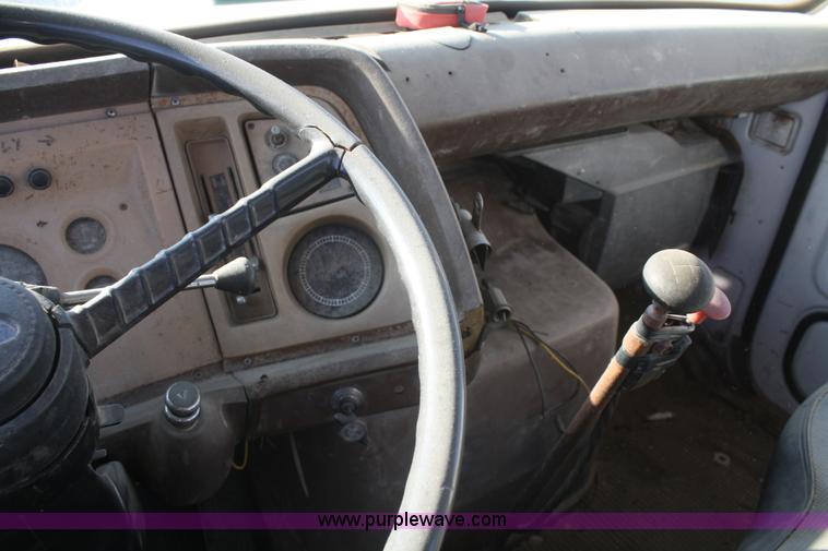 image for item F2996 1982 Ford F700 nurse truck