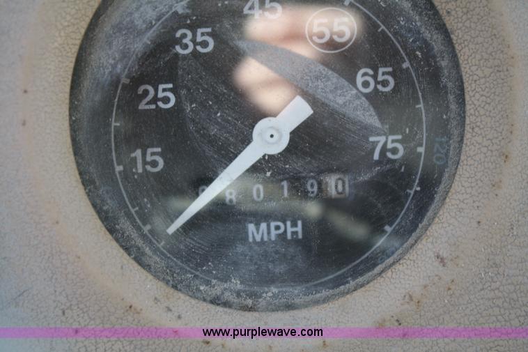 image for item F2996 1982 Ford F700 nurse truck