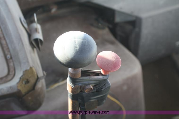 image for item F2996 1982 Ford F700 nurse truck