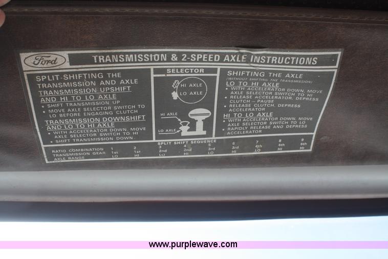 image for item F2996 1982 Ford F700 nurse truck