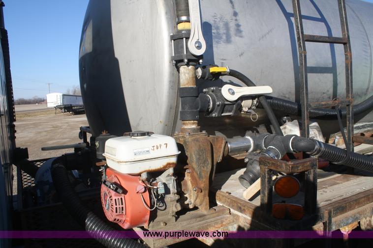 image for item F2996 1982 Ford F700 nurse truck