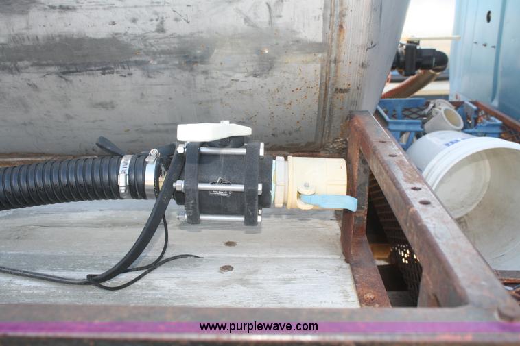 image for item F2996 1982 Ford F700 nurse truck