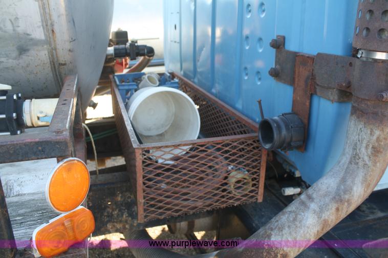 image for item F2996 1982 Ford F700 nurse truck