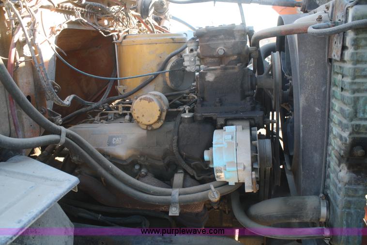 image for item F2996 1982 Ford F700 nurse truck