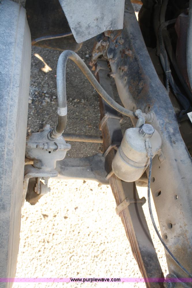 image for item F2996 1982 Ford F700 nurse truck